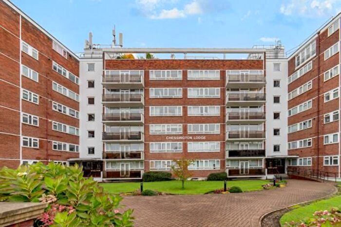 2 Bedroom Flat For Sale In Regents Park Road, London, N3