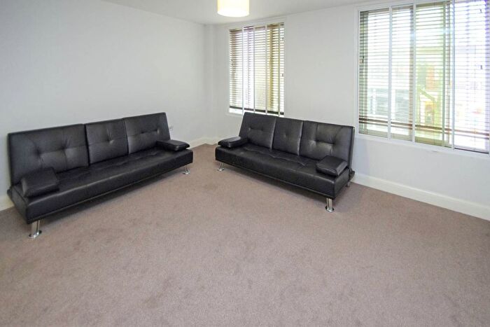 2 Bedroom Flat To Rent In The Parade, Watford, WD17