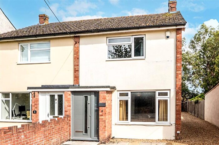 2 Bedroom Semi-Detached House For Sale In Bourne Street, Didcot, Oxfordshire, OX11