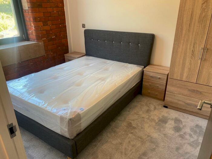 2 Bedroom Apartment To Rent In Cape Street, Bradford, West Yorkshire, BD1