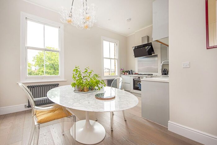 2 Bedroom Flat To Rent In West Hill Road, London, SW18