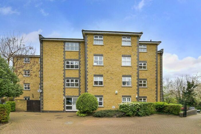 2 Bedroom Flat To Rent In Twig Folly Close, London, E2