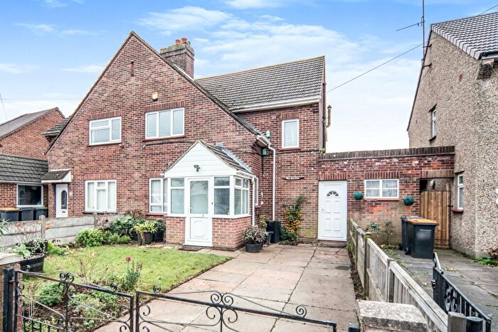 3 Bedroom Semi-Detached House To Rent In Harrowden Road, Bedford, MK42