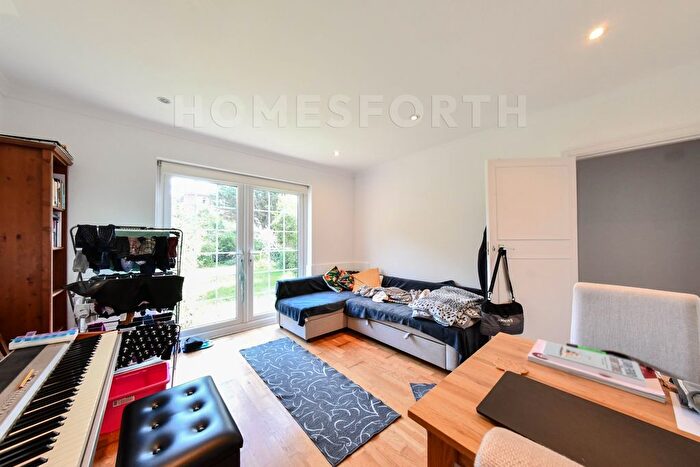 1 Bedroom Flat To Rent In Greenfield Gardens, Cricklewood, NW2