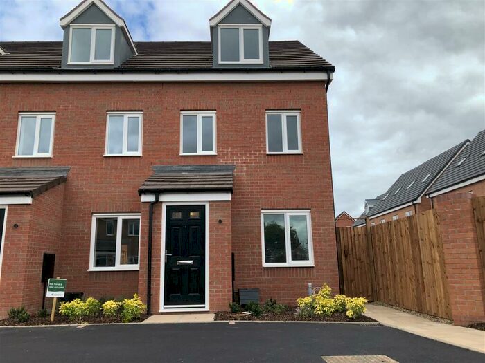 3 Bedroom Town House To Rent In Mirpur Close, Coventry, CV6