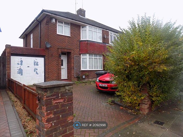 3 Bedroom Semi-Detached House To Rent In Black Swan Lane, Luton, LU3