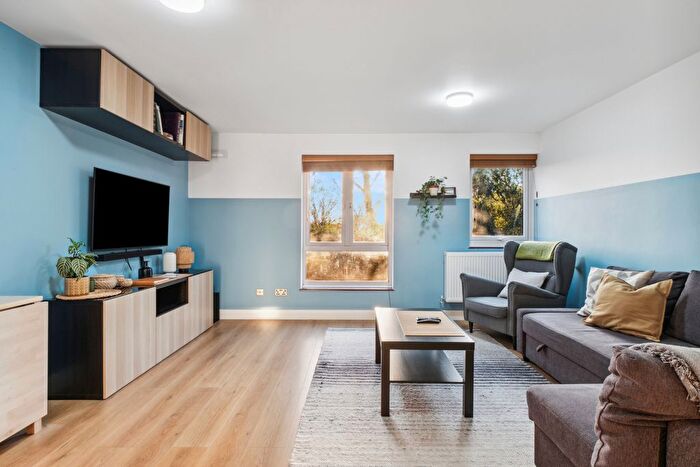 2 Bedroom Flat To Rent In Anstice Close, Chiswick, W4