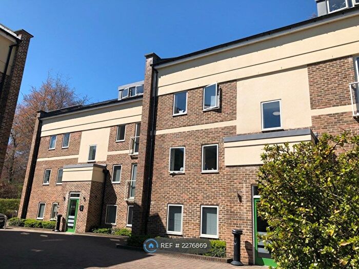 4 Bedroom Flat To Rent In Arwen Lodge, Winchester, SO22