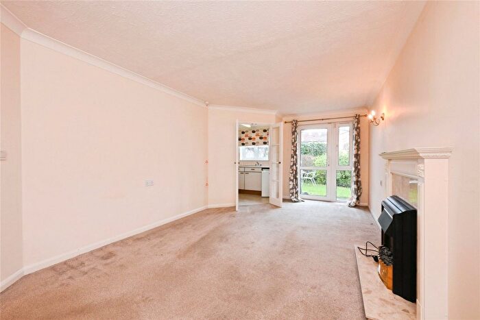 1 Bedroom Flat For Sale In Acorn Court, Waltham Cross, EN8