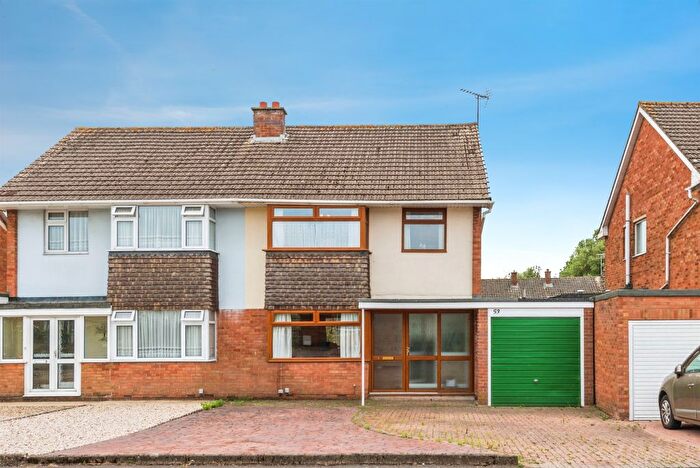 3 Bedroom Semi Detached House For Sale In Weedon Road, Swindon, SN3