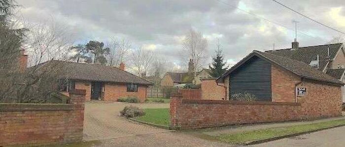 3 Bedroom Bungalow To Rent In Lodge Farm Bungalow, PE28