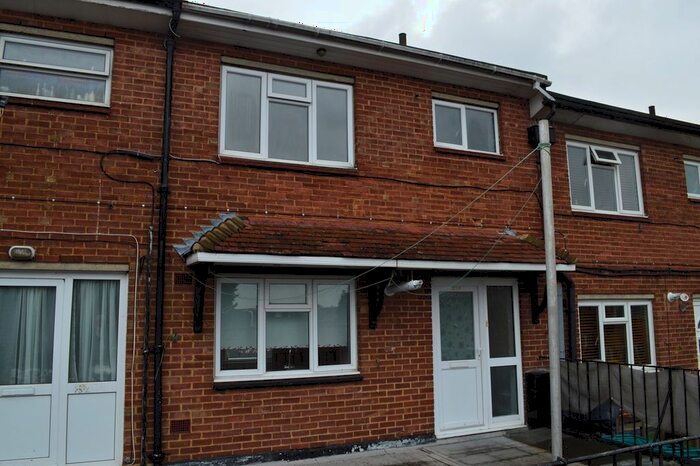 2 Bedroom Flat To Rent In High Street, Hornchurch, RM12