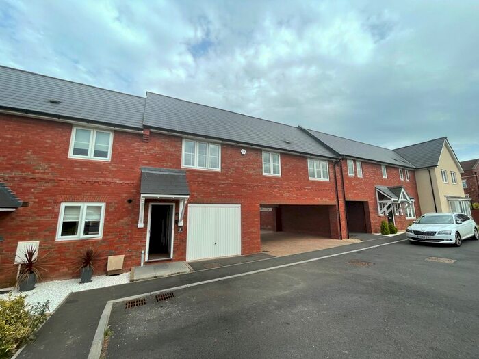 2 Bedroom Flat To Rent In Cassia Close, Bridgwater, TA5