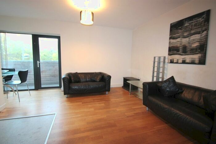 2 Bedroom Flat To Rent In Radnor House, Norbury SW16
