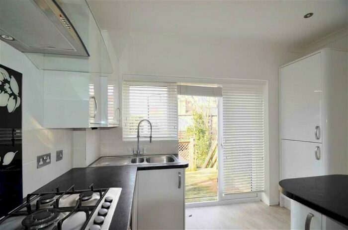 2 Bedroom Apartment To Rent In Leigh On Sea, SS9