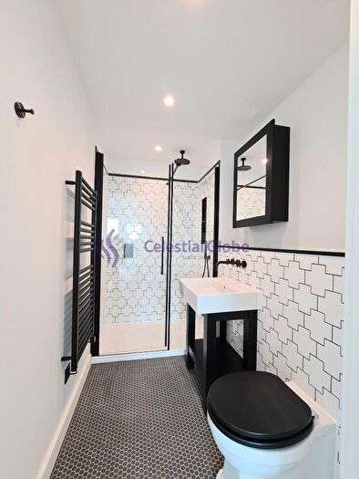 2 Bedroom Flat To Rent In Brook Street, Kingston Upon Thames, Surrey, KT1