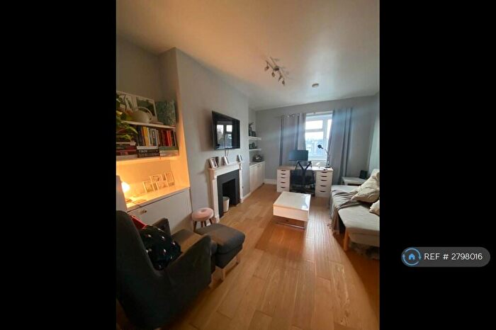 1 Bedroom Flat To Rent In Gowrie Road, London, SW11