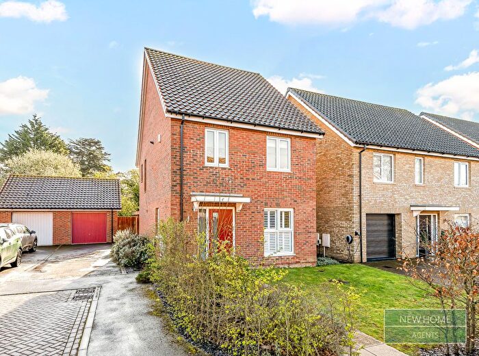 3 Bedroom Detached House For Sale In Serotine Avenue, Hethersett, Norwich, NR9