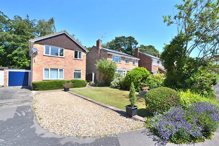 4 Bedroom Detached House For Sale In George Road, Fleet, GU51