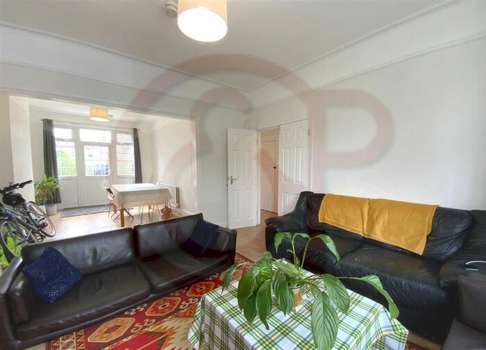 5 Bedroom Semi Detached House To Rent In Lillian Avenue, Acton, W3
