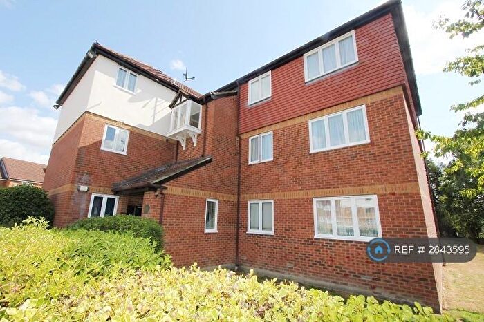 2 Bedroom Flat To Rent In Ross Court, Edgware, HA8