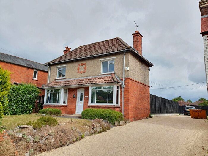 3 Bedroom House To Rent In Bath Road, Thatcham, Berkshire, RG18