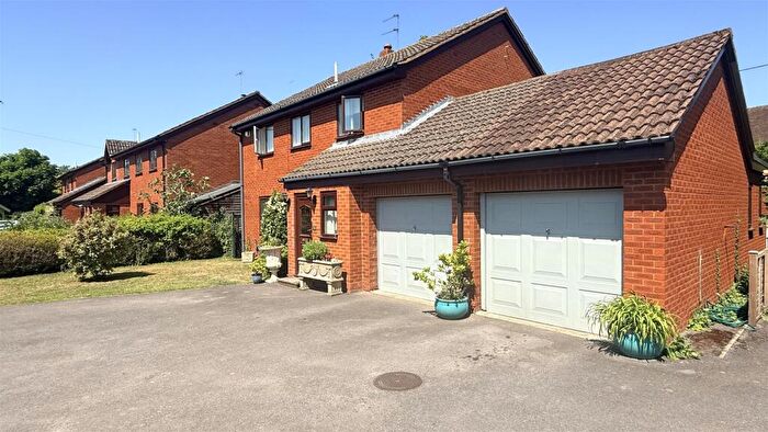 4 Bedroom Detached House For Sale In Badgers Close, Pans Lane, Devizes, SN10
