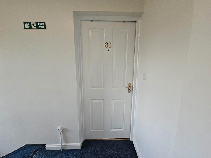 2 Bedroom Flat To Rent In Princes Gate, West Bromwich, West Midlands, B70