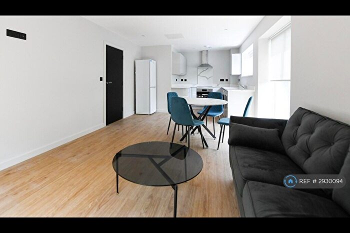 2 Bedroom Flat To Rent In Stanningley Road, Leeds, LS13
