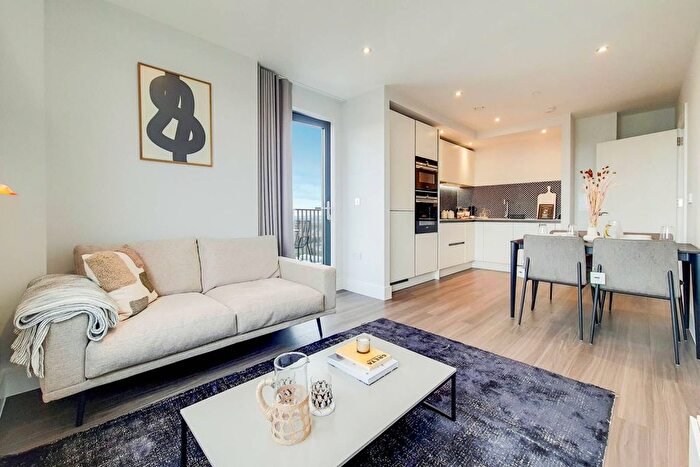 2 Bedroom Flat To Rent In Uncle Southall, Southall, London, UB2