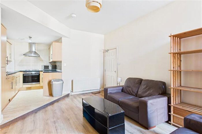 3 Bedroom Flat To Rent In Starbeck Avenue, Newcastle Upon Tyne, NE2