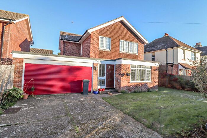 4 Bedroom Detached House For Sale In Chichester Avenue, Hayling Island, PO11