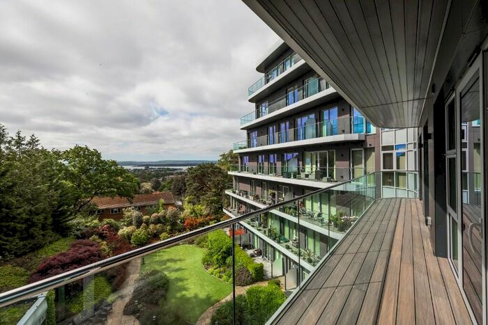 2 Bedroom Apartment For Sale In Mount Road, Poole, Dorset, BH14