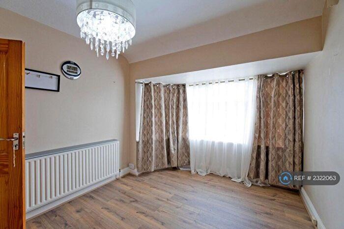 2 Bedroom Flat To Rent In London, London, EN1