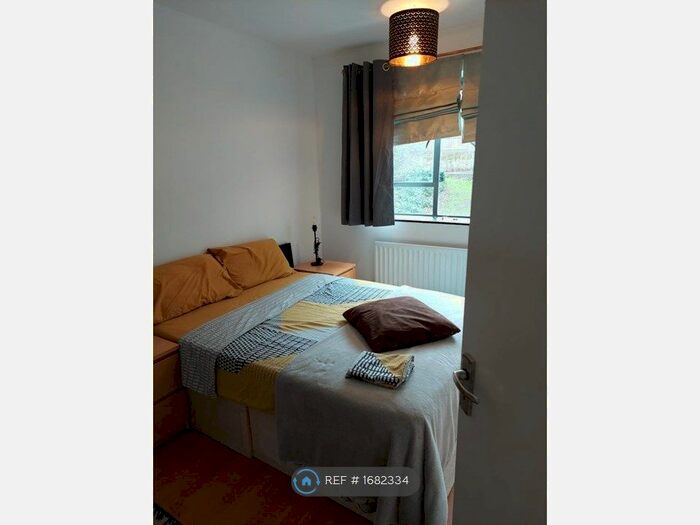 2 Bedroom Flat To Rent In Eliot Park, London, SE13