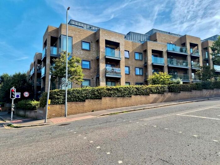 1 Bedroom Flat To Rent In Goldstone Crescent, Hove, BN3