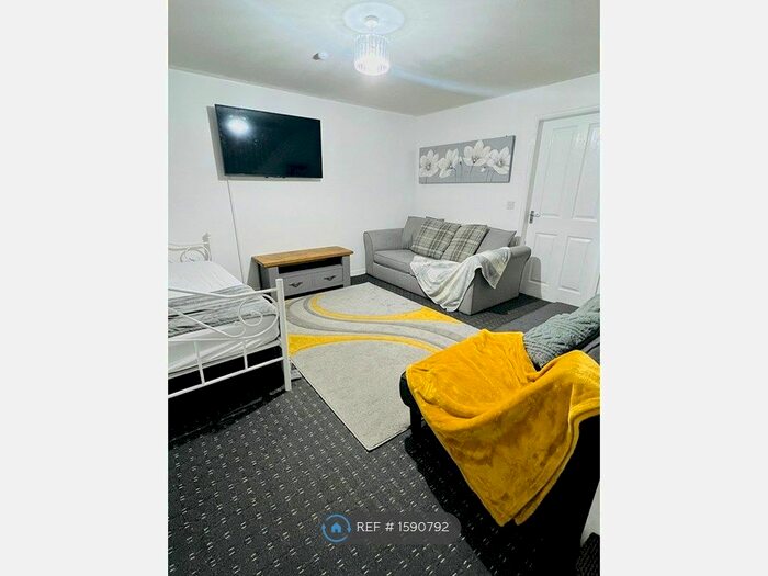 3 Bedroom Terraced House To Rent In Tunnel Road, Liverpool, L7