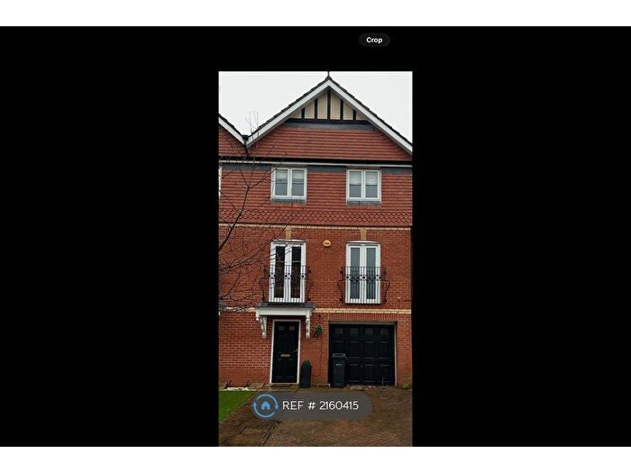 4 Bedroom Terraced House To Rent In Lawnhurst Close, Cheadle Hulme, SK8