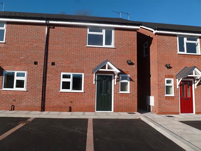 3 Bedroom Semi-Detached House To Rent In Doublet Close, Pyebridge, Alfreton, DE55