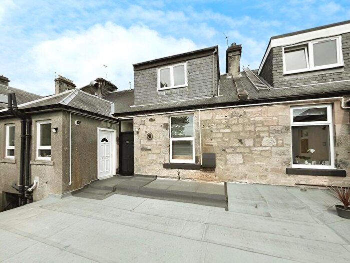 2 Bedroom Apartment For Sale In High Street, Leslie, KY6