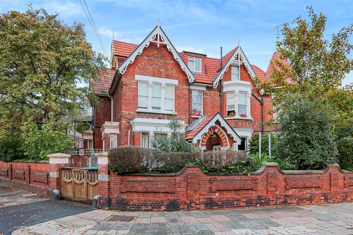 Studio To Rent In Creswick Road, London, W3