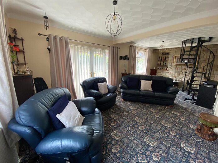 2 Bedroom Detached Bungalow For Sale In Doncaster Road, Conisbrough, DN12