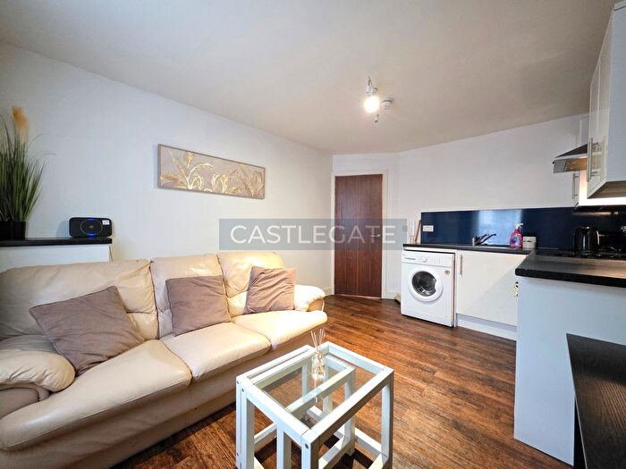 1 Bedroom Flat To Rent In New Street, Huddersfield, HD1