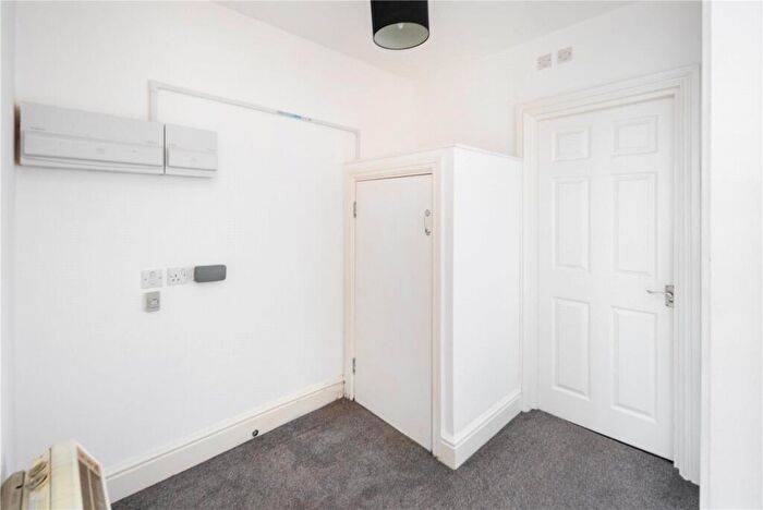1 Bedroom Flat To Rent In Holloway Road, Holloway, London, N7