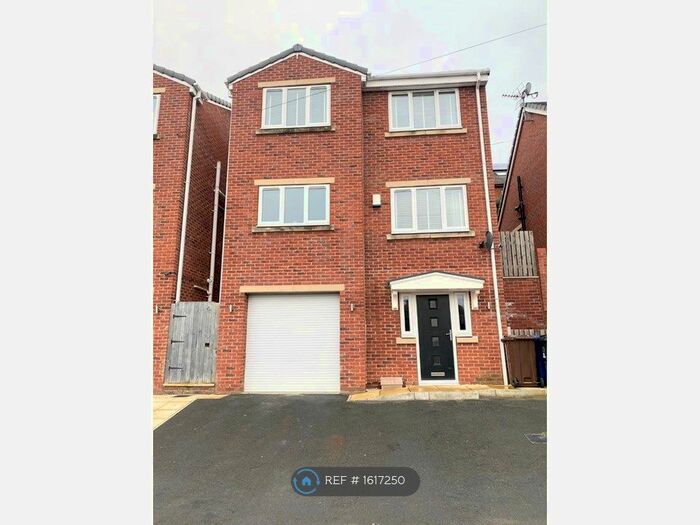 4 Bedroom Detached House To Rent In Worsbrough Road, Blacker Hill, Barnsley, S74