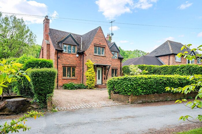 4 Bedroom Detached House For Sale In Wembury Park, Newchapel, Lingfield, RH7