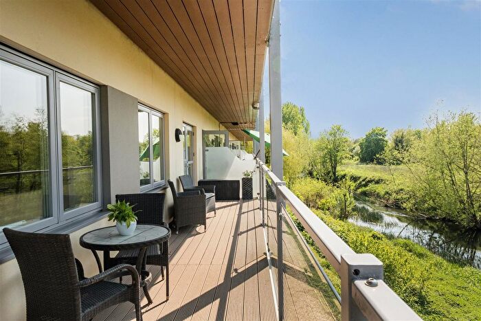 2 Bedroom Property For Sale In Westmead Lane, Chippenham, SN15