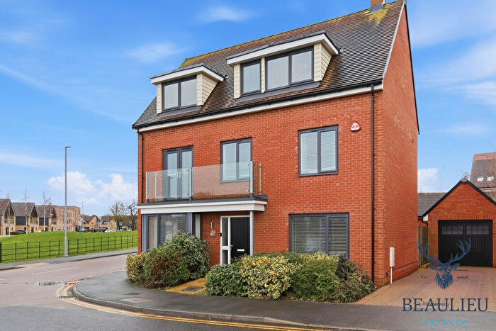 5 Bedroom Detached House For Sale In Brassie Wood, Chelmsford, CM3