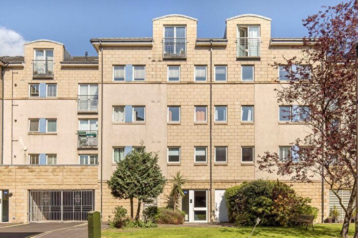 2 Bedroom Flat For Sale In / Crewe Road North, Crewe, Edinburgh, EH5