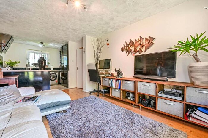 1 Bedroom Flat To Rent In Albert Road, Stoke Newington, London, N15